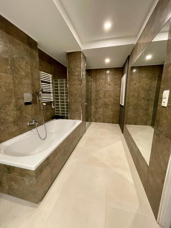 Apartment Boutique - Old Town 120m2 - Private Underground Parking -